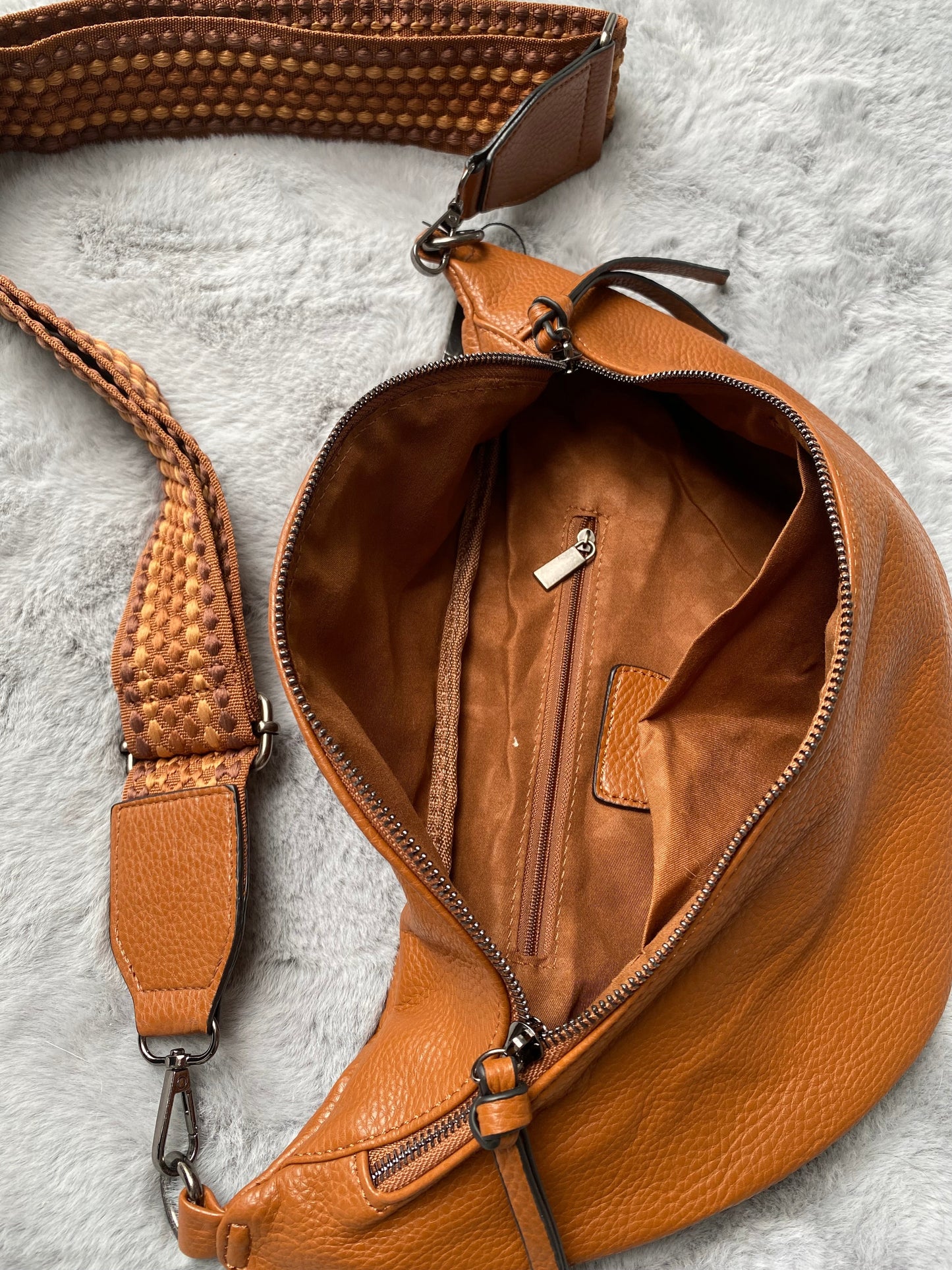 NEW Herbst/Winter 2023 Crossbody bag -Gürteltasche-Umhängetasche in Camel