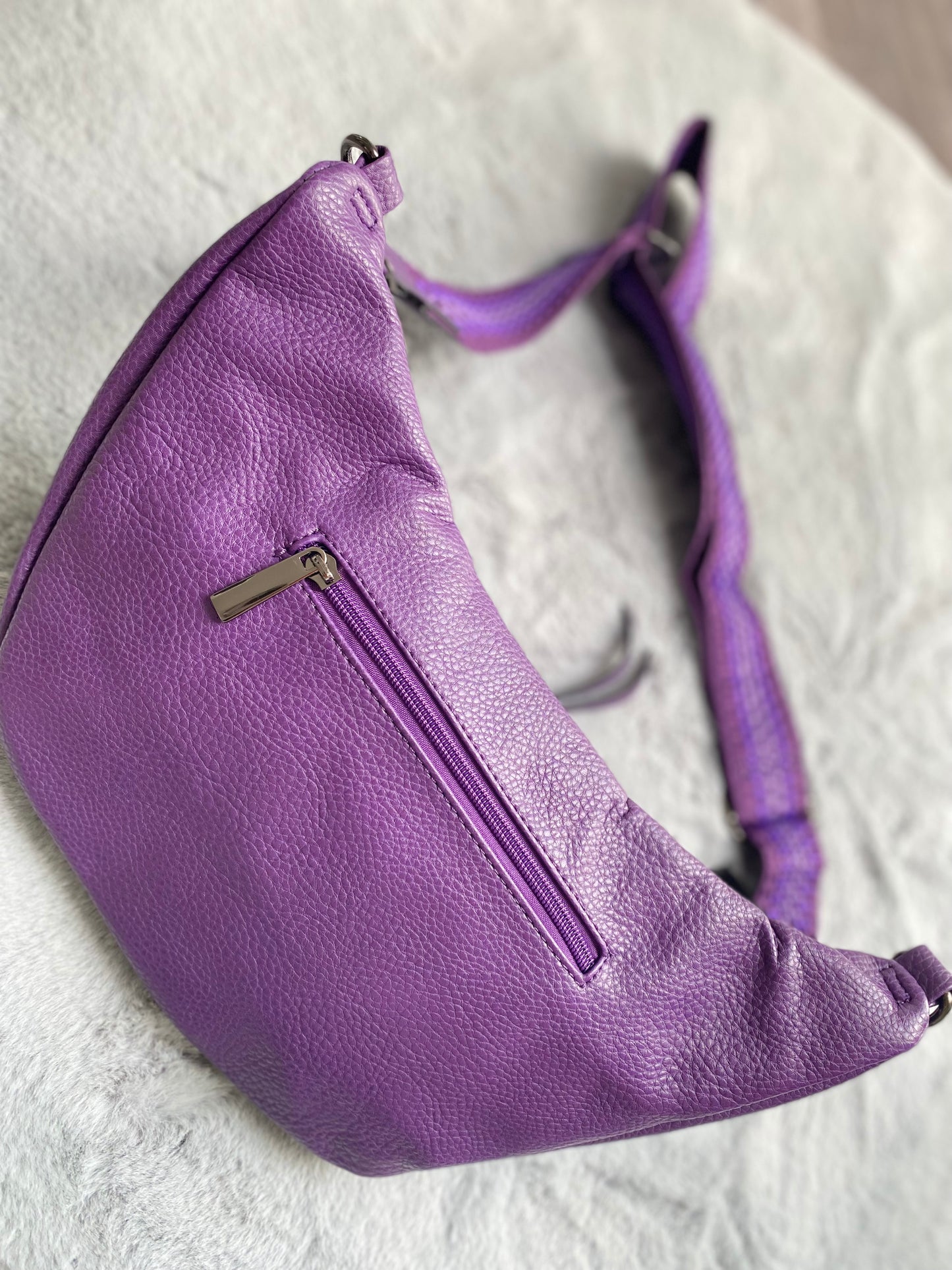 NEU Herbst/Winter 2023 Damen Bauchtasche / Hüfttasche/ Umhängetasche/ Crossbody Bag in Lila