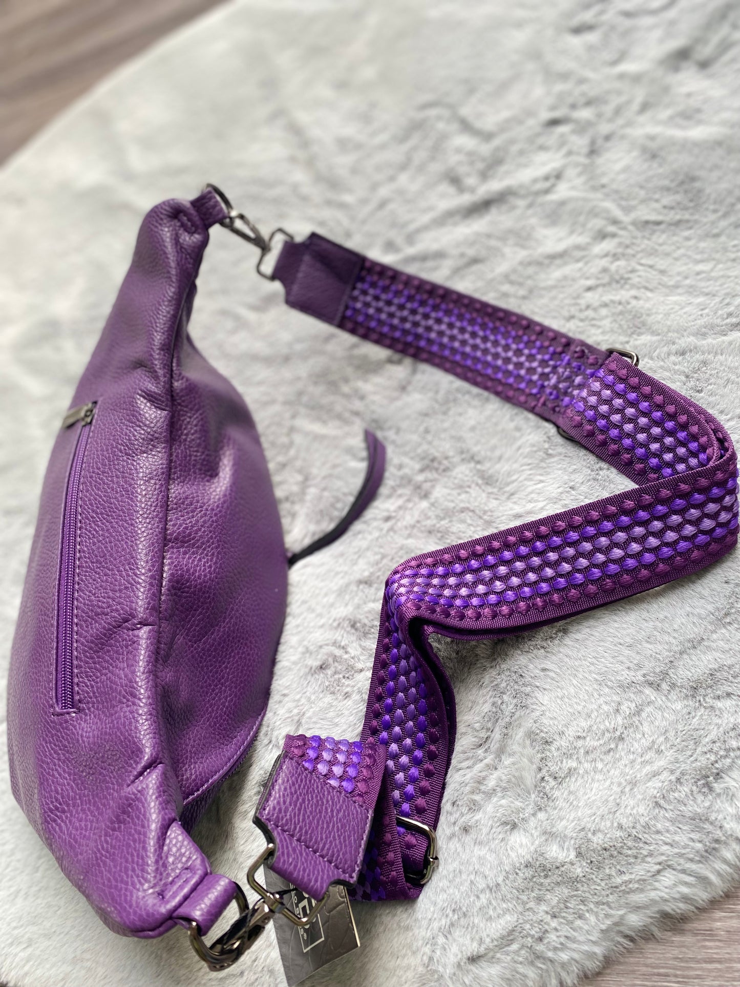 NEU Herbst/Winter 2023 Damen Bauchtasche / Hüfttasche/ Umhängetasche/ Crossbody Bag in Lila