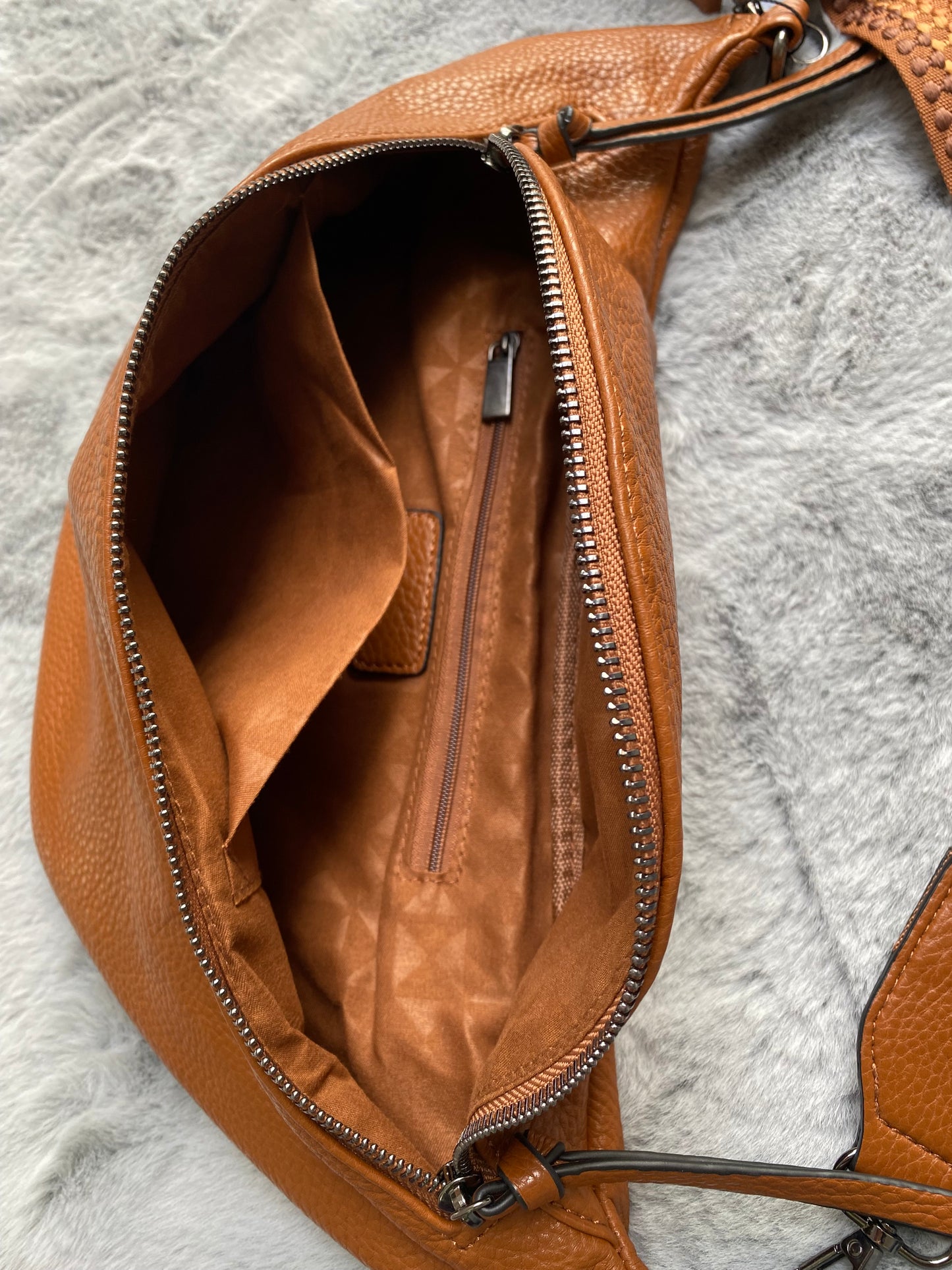 NEU Herbst/Winter 2023 Damen Bauchtasche / Hüfttasche/ Umhängetasche/ Crossbody Bag in camel