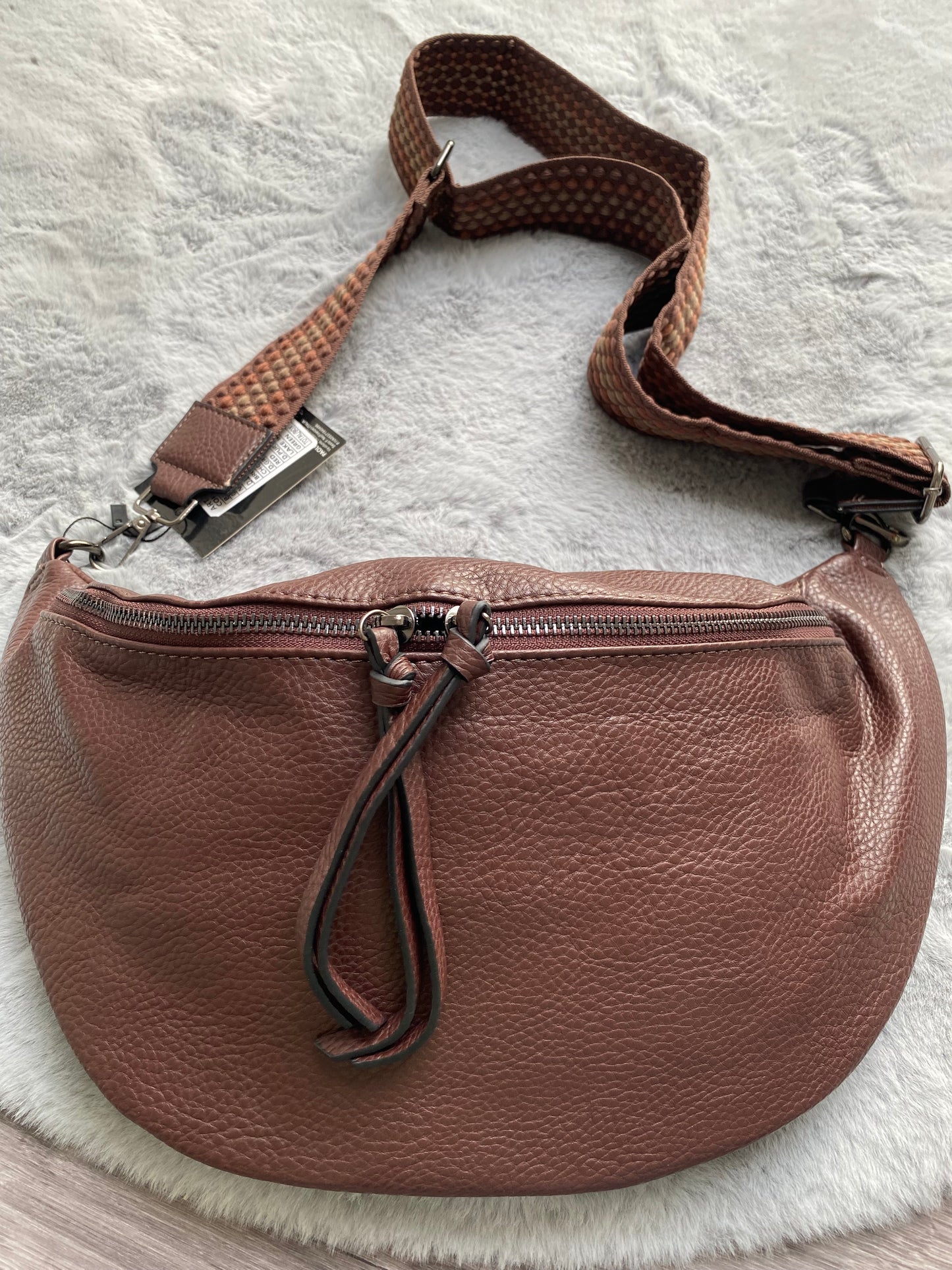NEU Herbst/Winter 2023 Damen Bauchtasche / Hüfttasche/ Umhängetasche/ Crossbody Bag in Dunkelbrauen