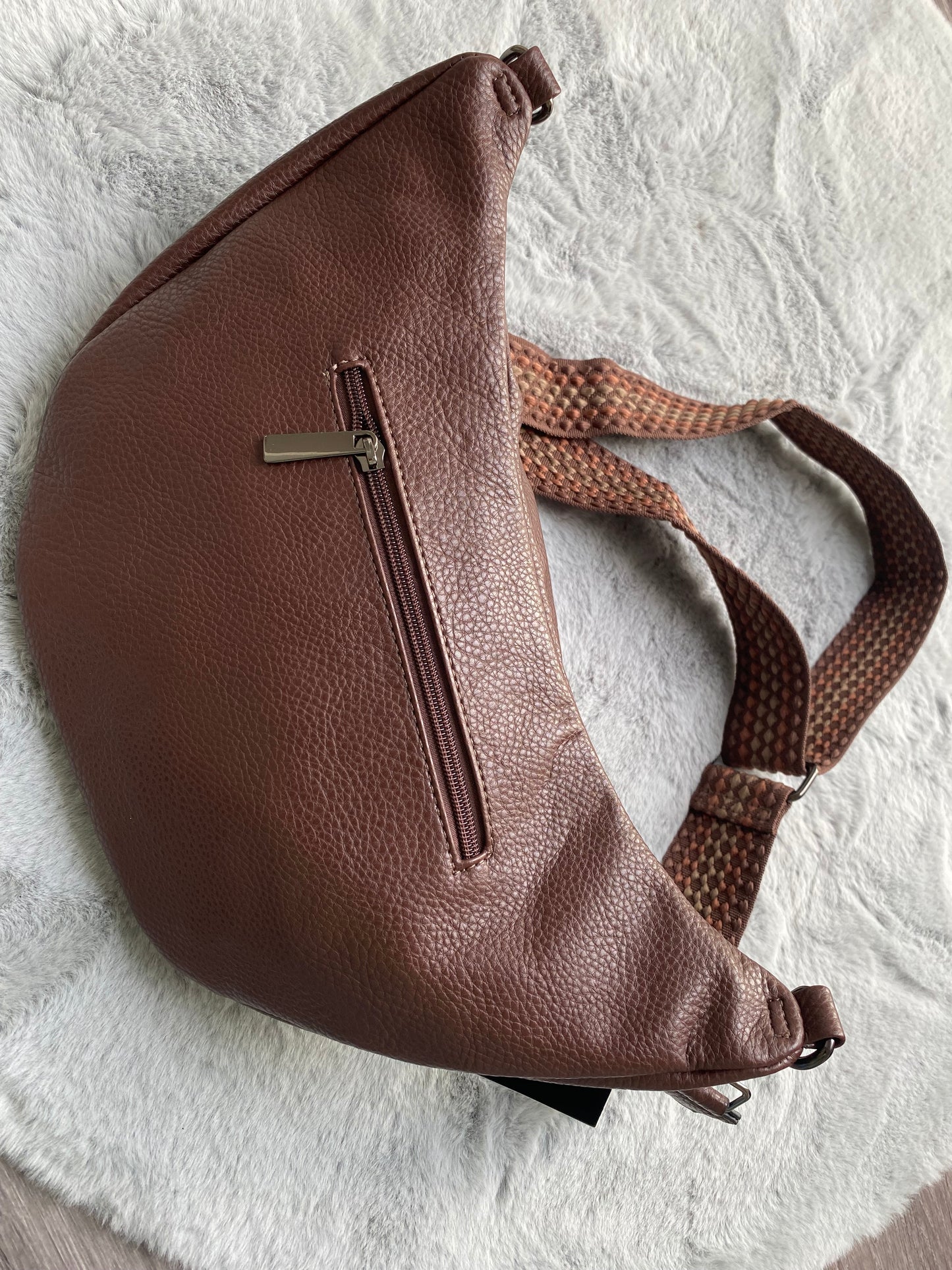 NEU Herbst/Winter 2023 Damen Bauchtasche / Hüfttasche/ Umhängetasche/ Crossbody Bag in Dunkelbrauen