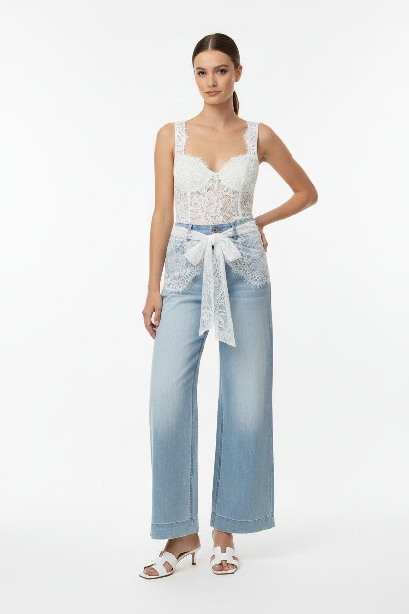 Damen Jeanshose mit ausgestelltem Schnitt und spitzer Tuch