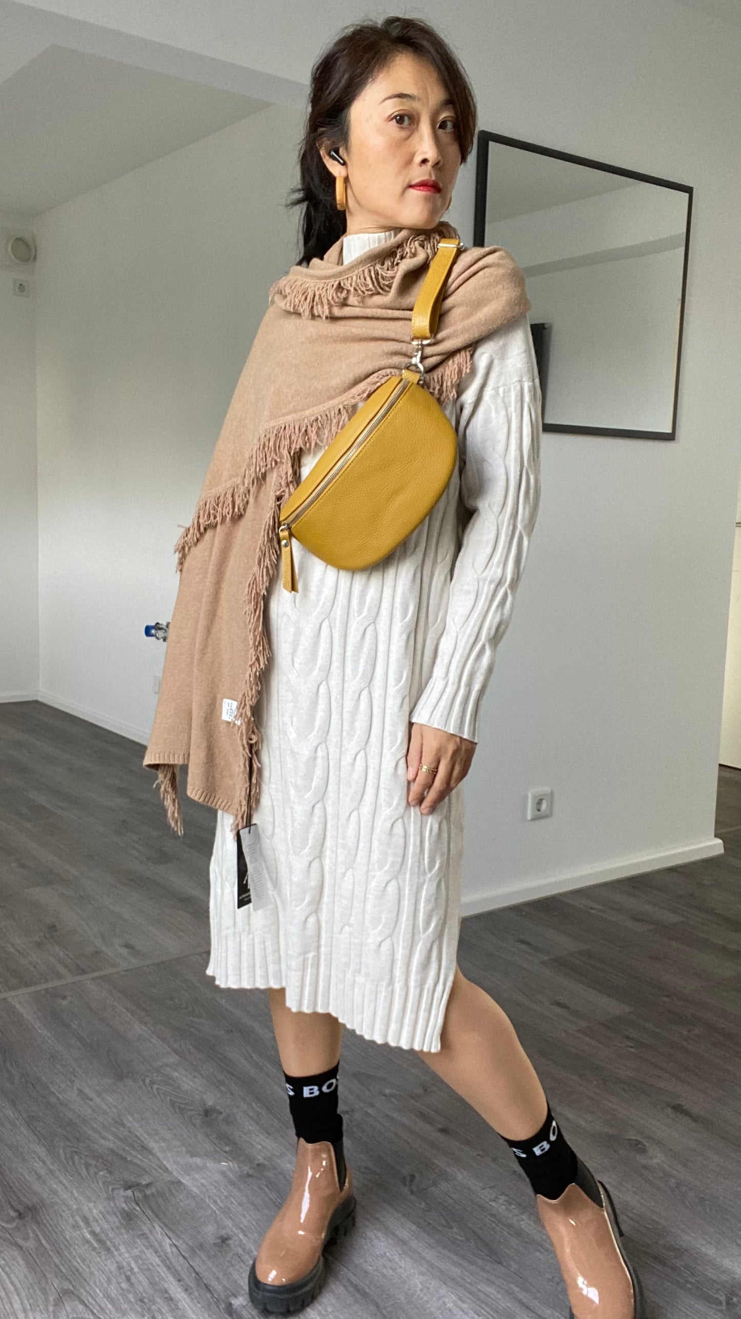 Damen Bauchtasche -crossbody bag -Schultertasche- echtes Leder Senfgelb von Grösse M