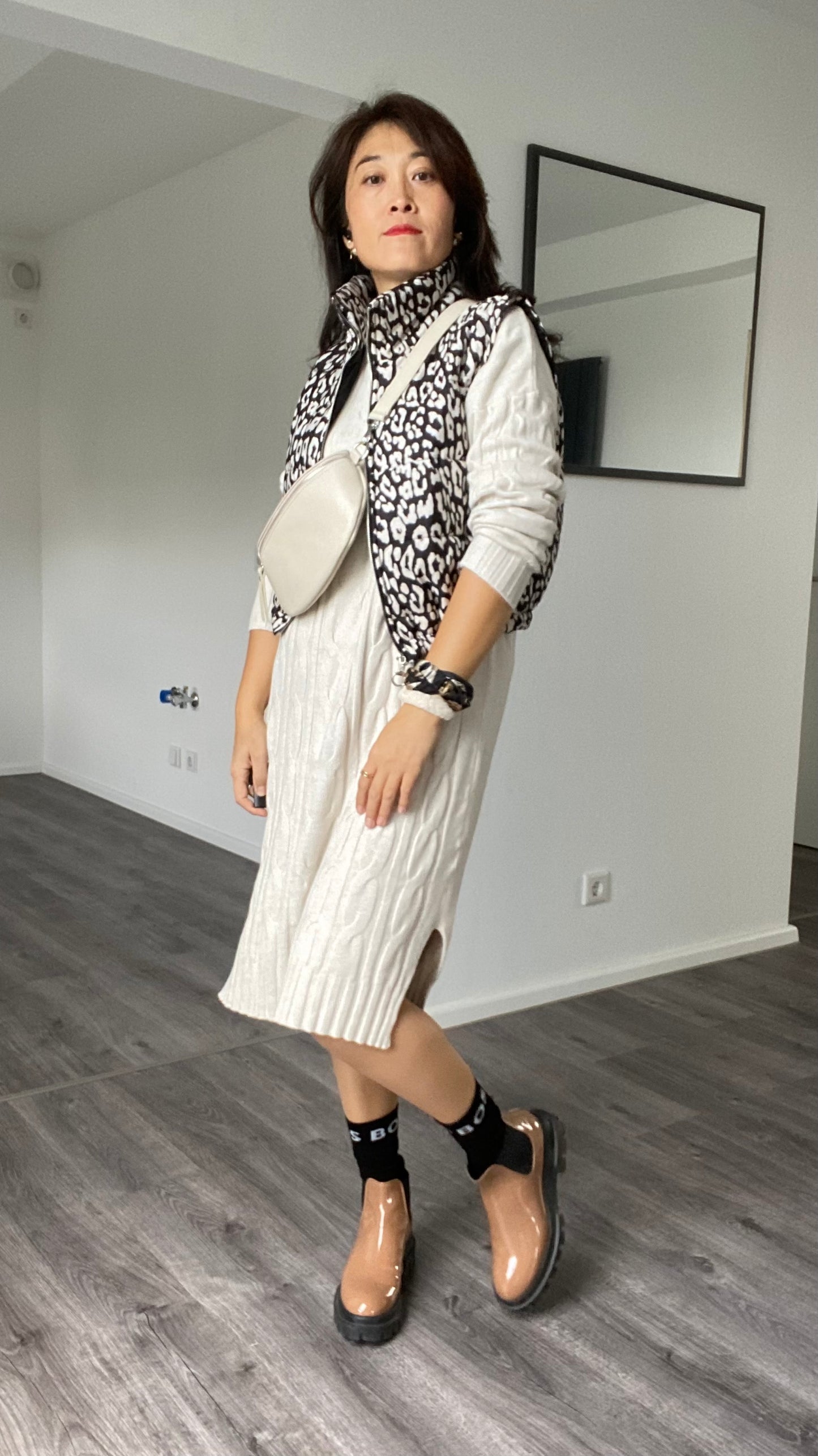 Damen Bauchtasche -crossbody bag -Schultertasche- echtes Leder Hellbeige von Grösse M