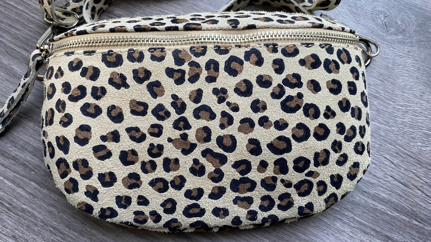 Bauchtasche -crossbody bag -Schultertasche- Wildleder Leopard Print von Grösse M