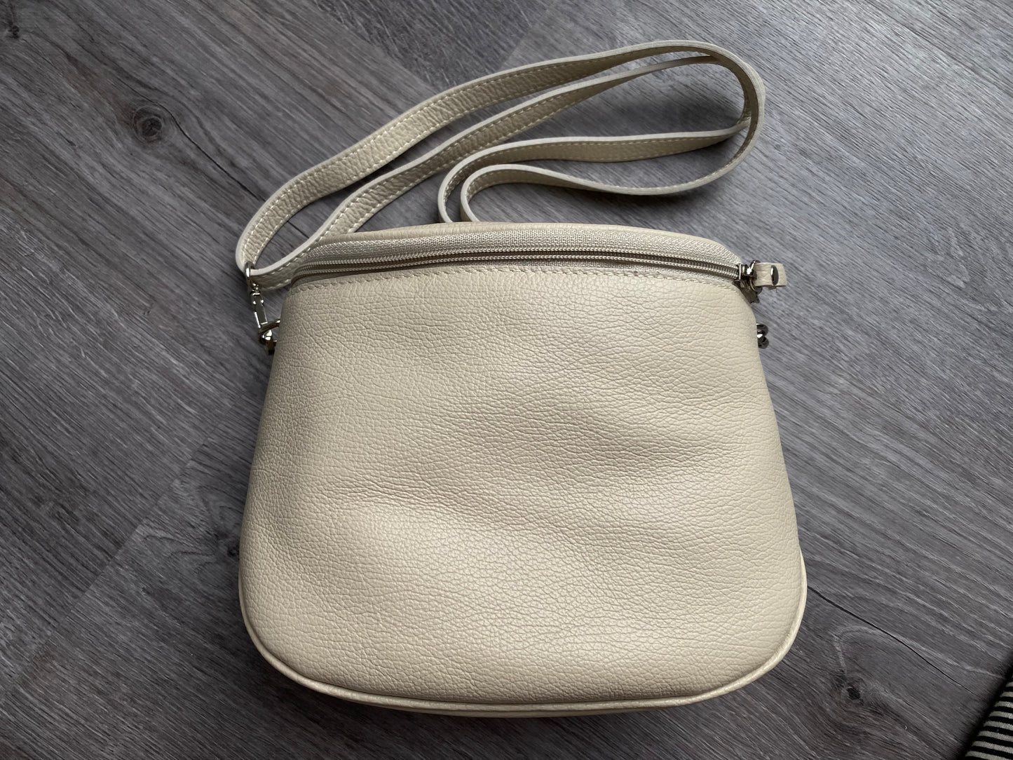 Damen Umhängetasche-Schultertasche-Bauchtasche mit vielem Stauraum aus Leder