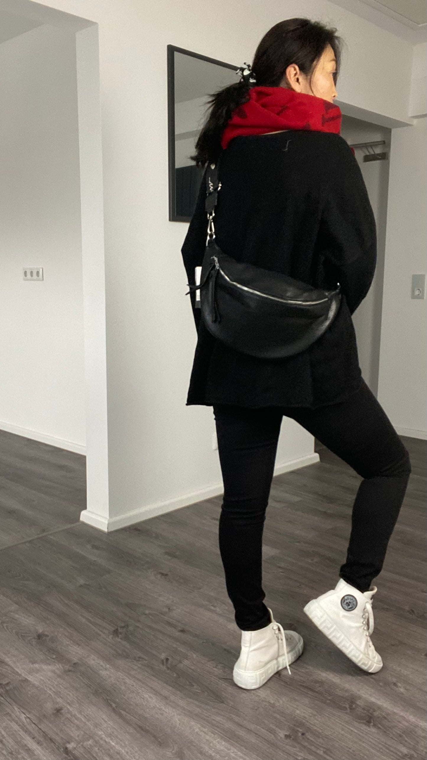 Damen Bauchtasche / Hüfttasche/ Umhängetasche/ Cross Body Bag in Schwarz