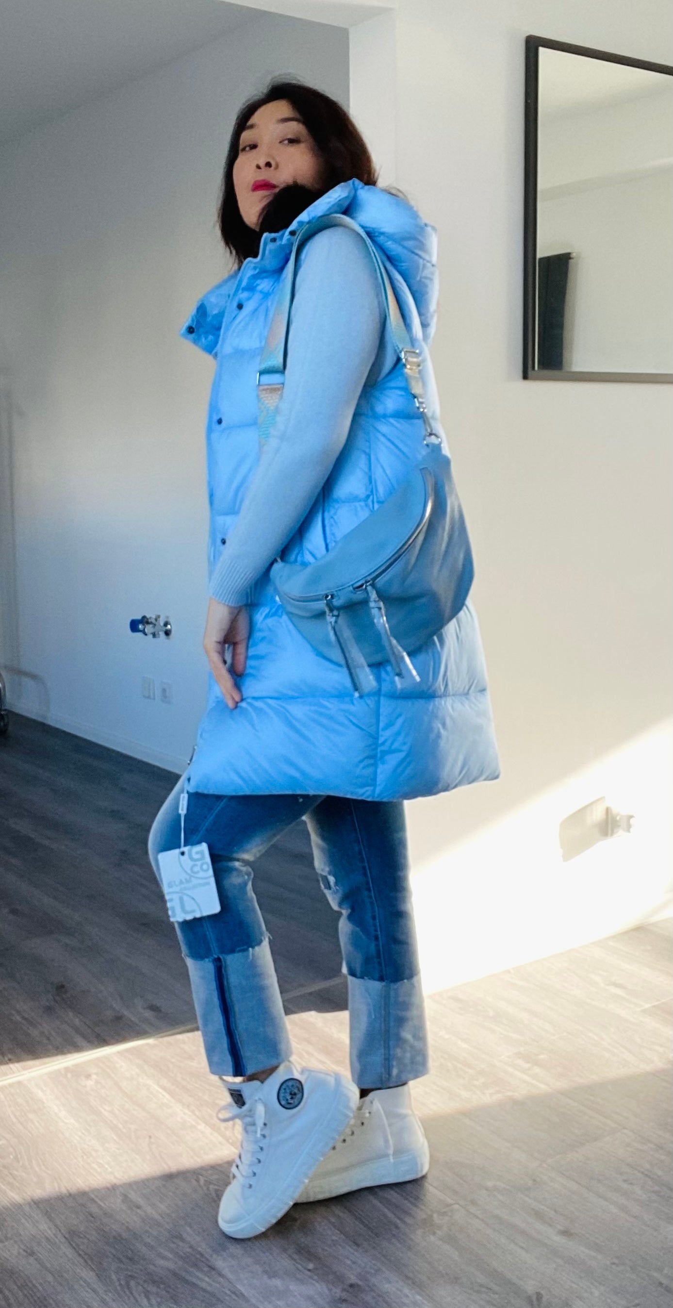 Umhängetasche-crossbody bag -Schultertasche praktisch für Unterwegs in Hellblau
