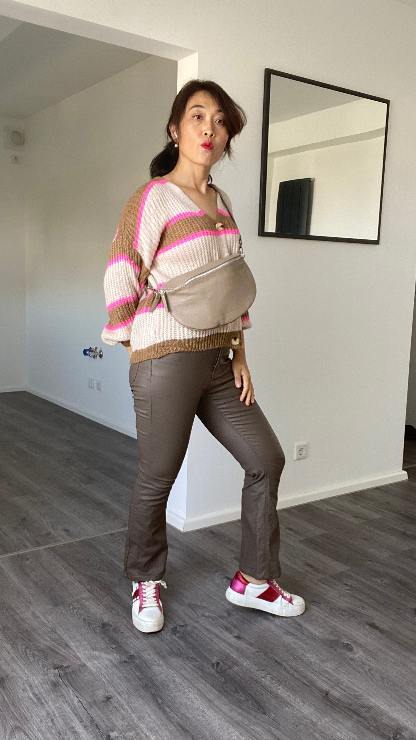 Bauchtasche-crossbody-Schultertasche-Hüfftasche -echtes Leder -In Taupe