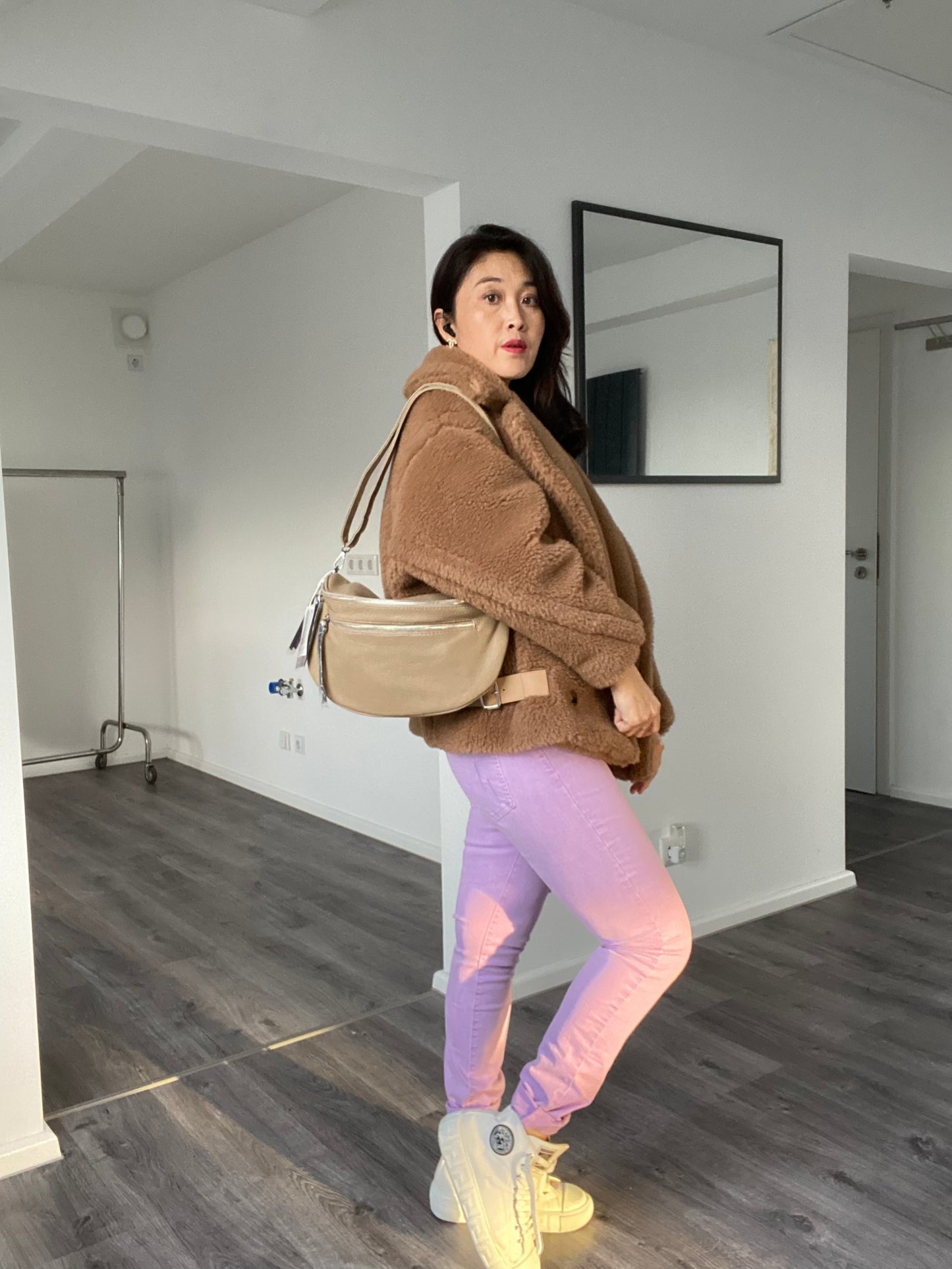 New Damen Umhängetasche- Bauchtasche -crossbody bag L in Taupe