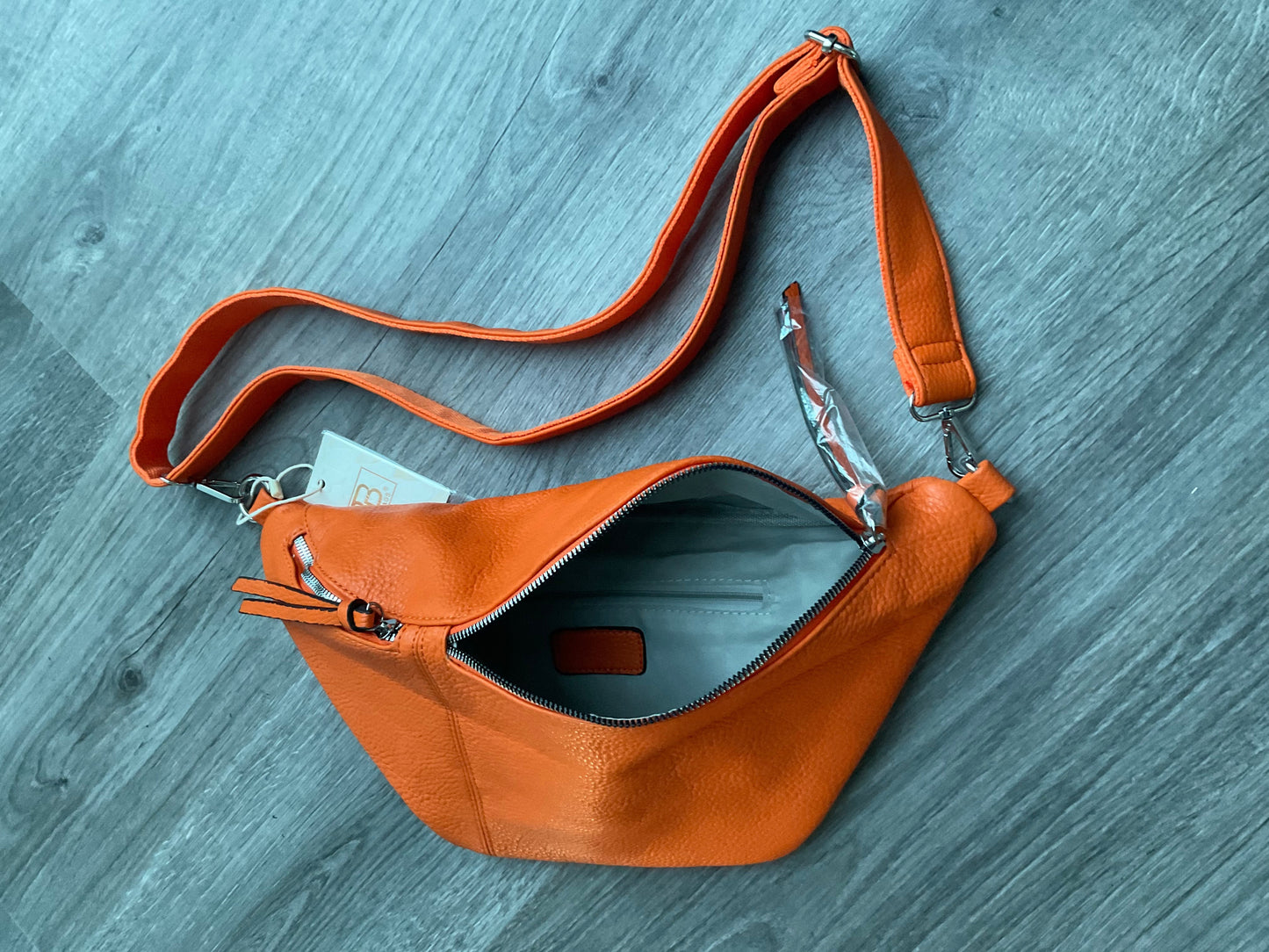 Umhängetasche-crossbody bag -Schultertasche praktisch für Unterwegs in Orange