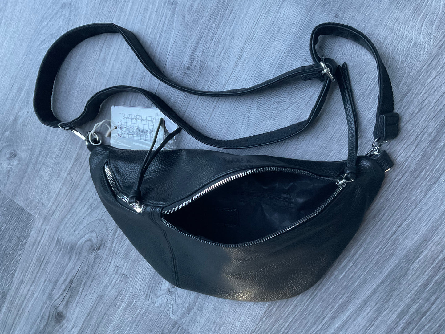 Umhängetasche-crossbody bag -Schultertasche praktisch für Unterwegs in Schwarz