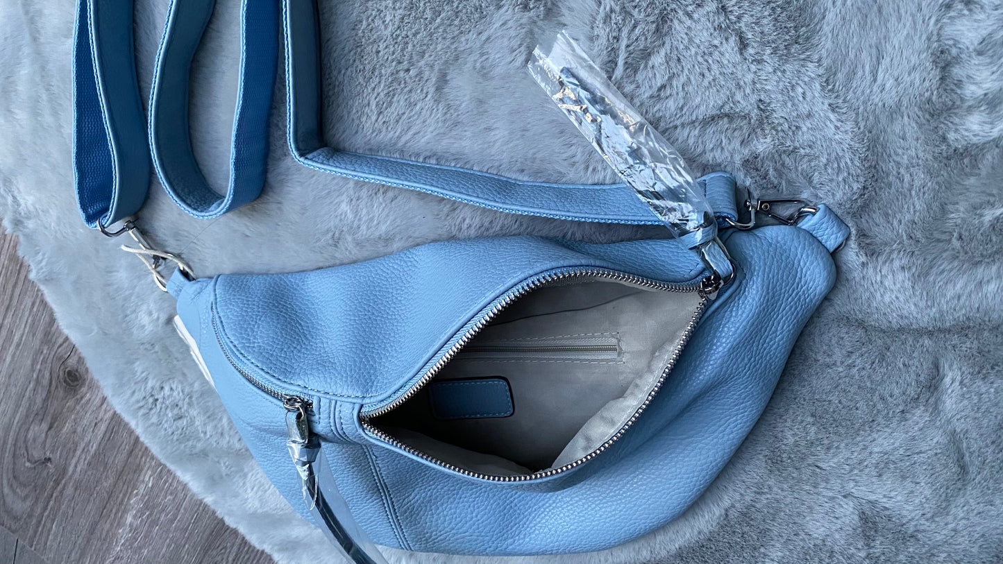 Umhängetasche-crossbody bag -Schultertasche praktisch für Unterwegs in Hellblau