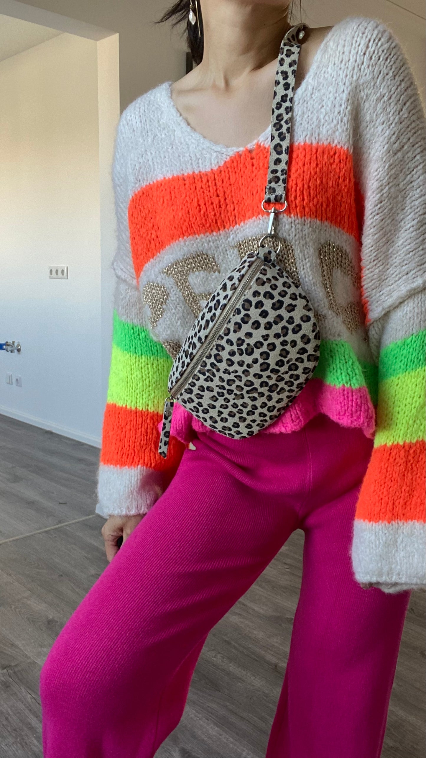 Bauchtasche -crossbody bag -Schultertasche- Wildleder Leopard Print von Grösse M