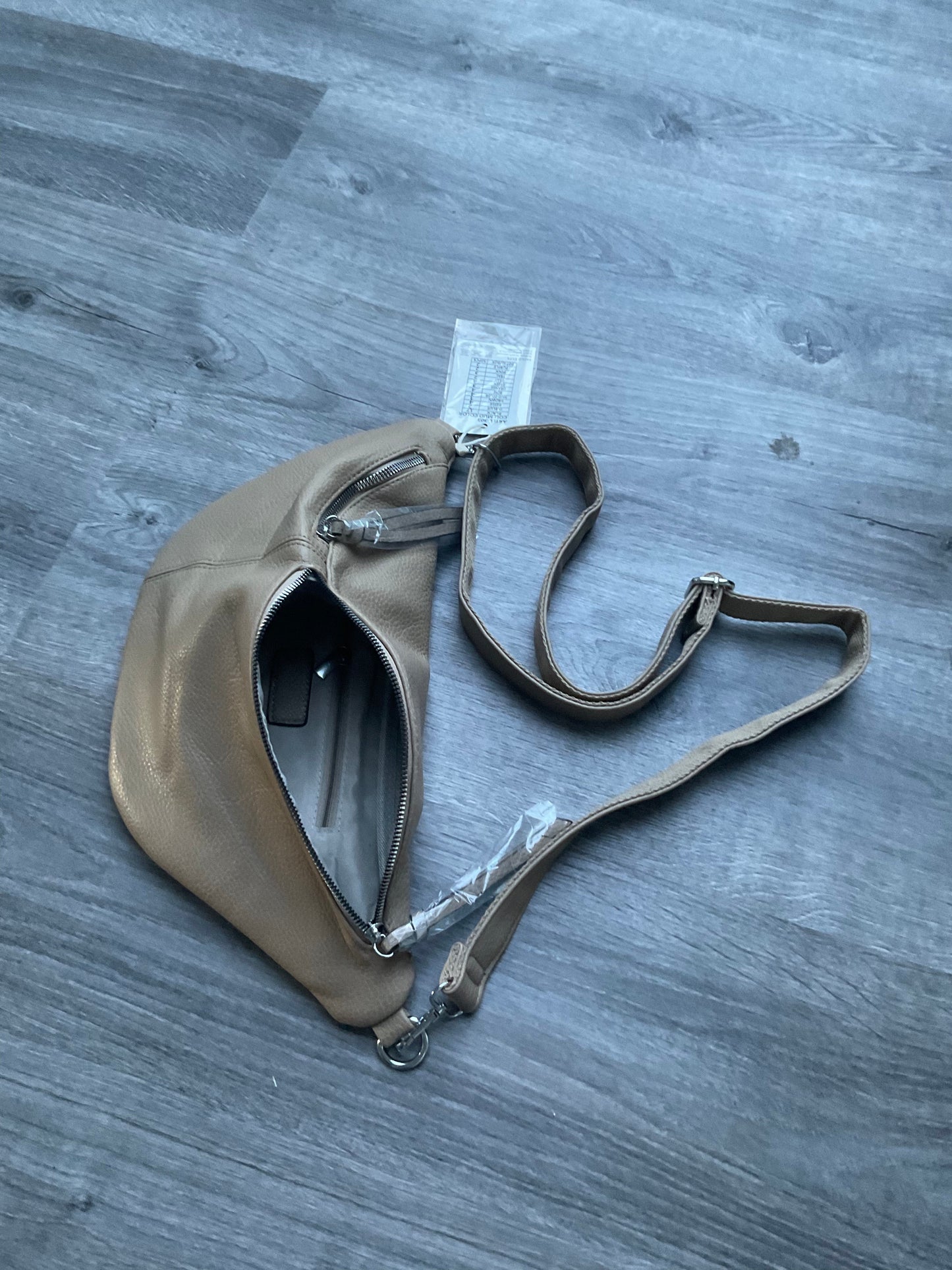 Umhängetasche-crossbody bag -Schultertasche praktisch für Unterwegs in Hellbeige
