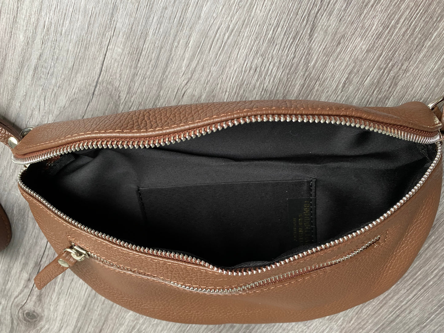 Umhängtasche- Crossbody bag-Brusttasche aus Echtleder +Doppel Fächer in Braun