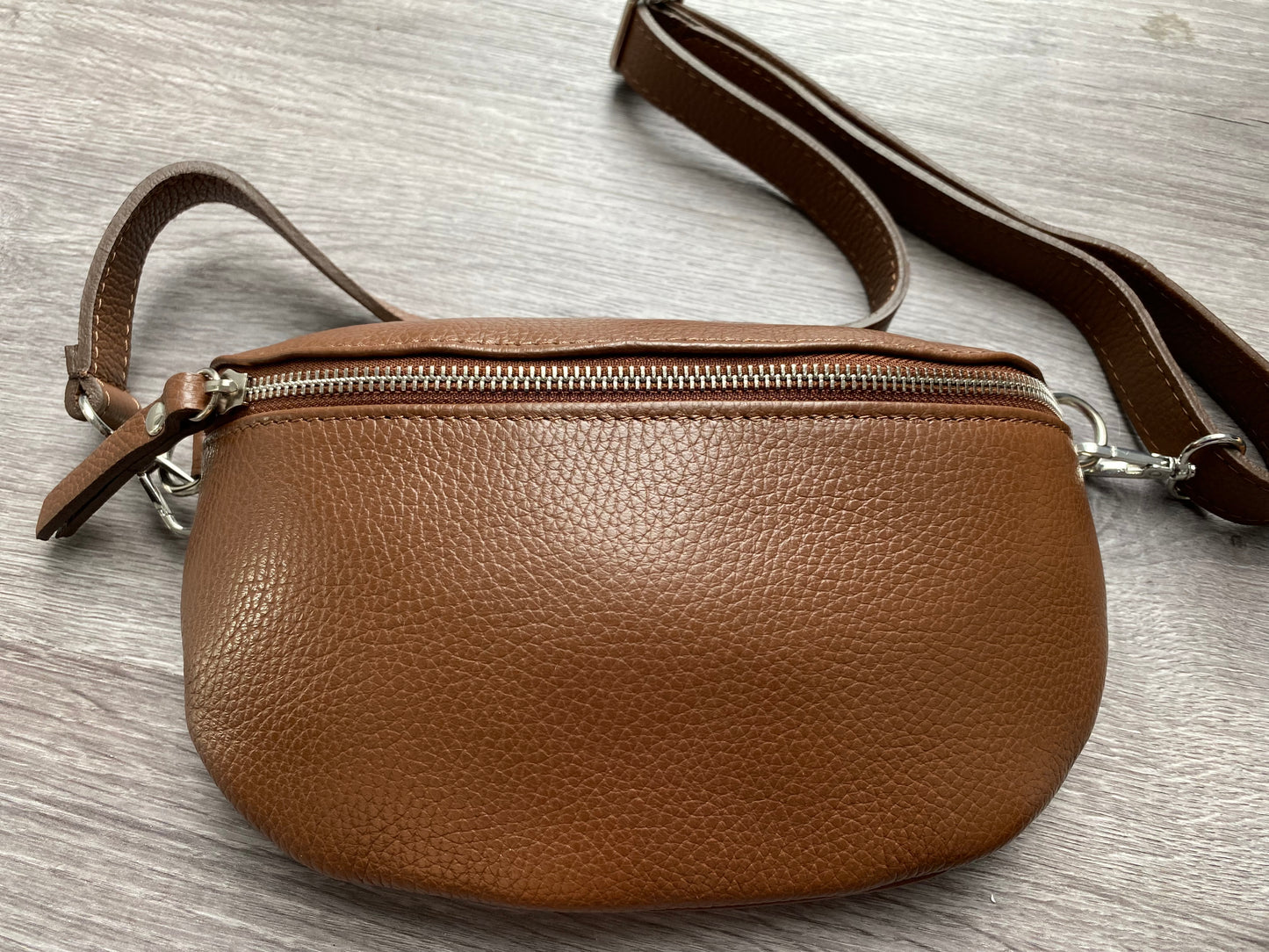 Damen Bauchtasche -crossbody bag -Schultertasche- echtes Leder Braun von Grösse M