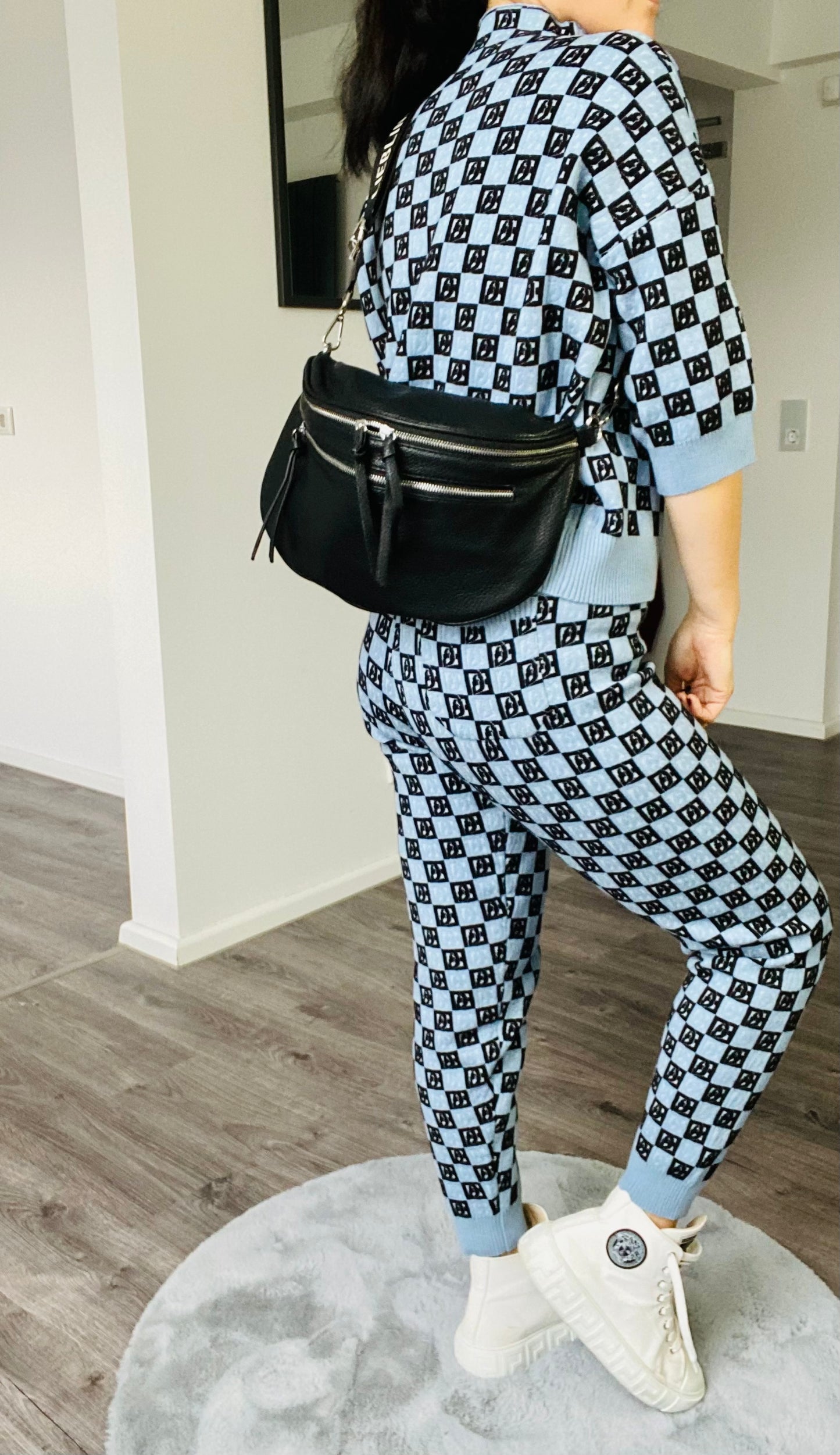 New Damen Umhängetasche- Bauchtasche -crossbody bag L in Schwarz