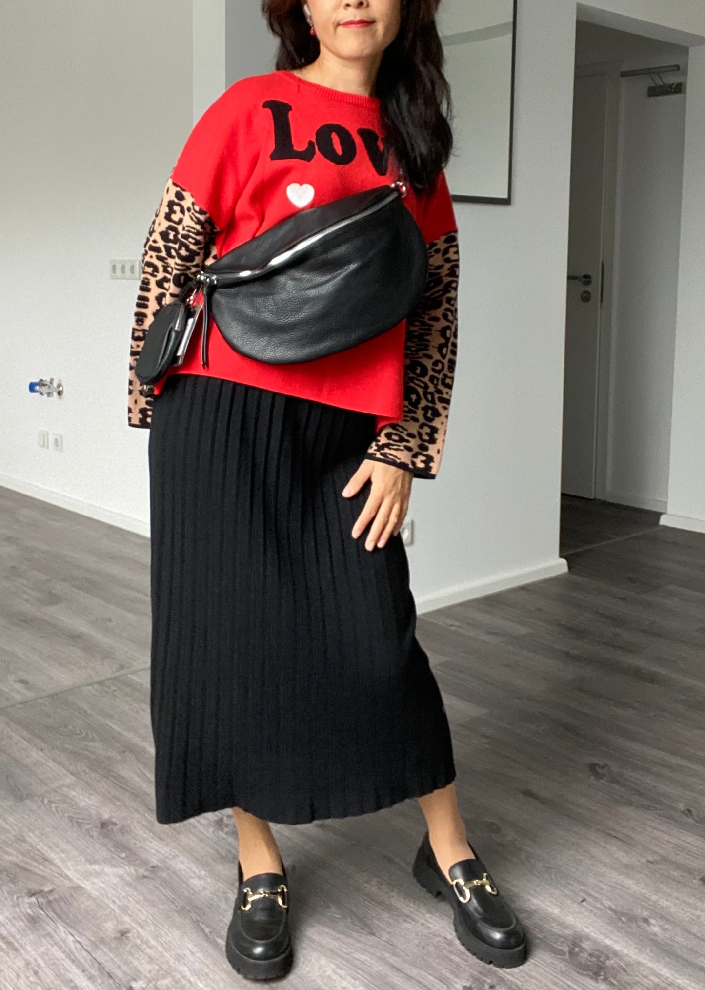 Damen Umhängetasche -Crossbody bag -Hüfttasche-mit kleiner Münzenstasche In Schwarz