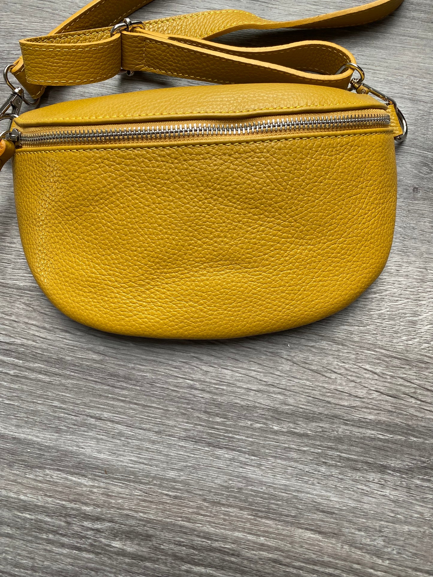 Damen Bauchtasche -crossbody bag -Schultertasche- echtes Leder Senfgelb von Grösse M