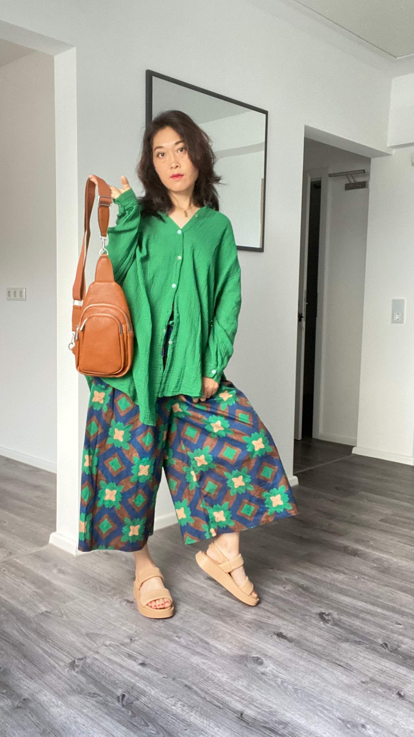 Universe Umhängetasche/Bauchtasche /Handytasche in camel