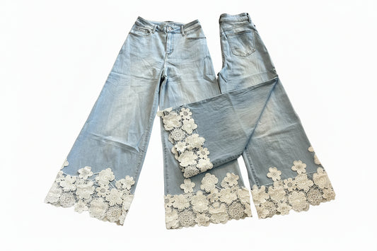 Damenjeans mit charakteristischem Unterspitz