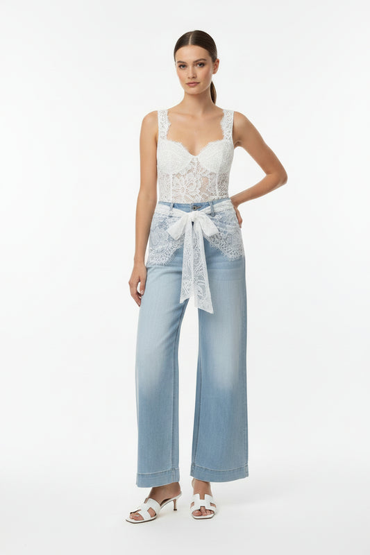 Damen Jeanshose mit ausgestelltem Schnitt und spitzer Tuch