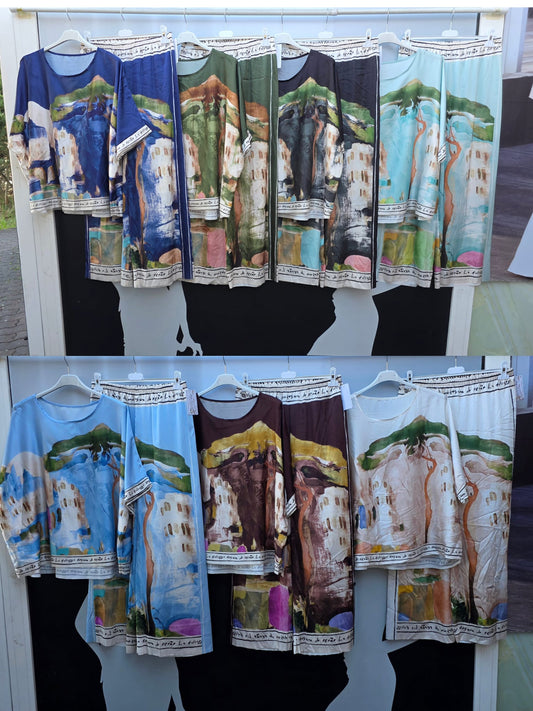 Damen-Anzug mit fantasievollen Motiven