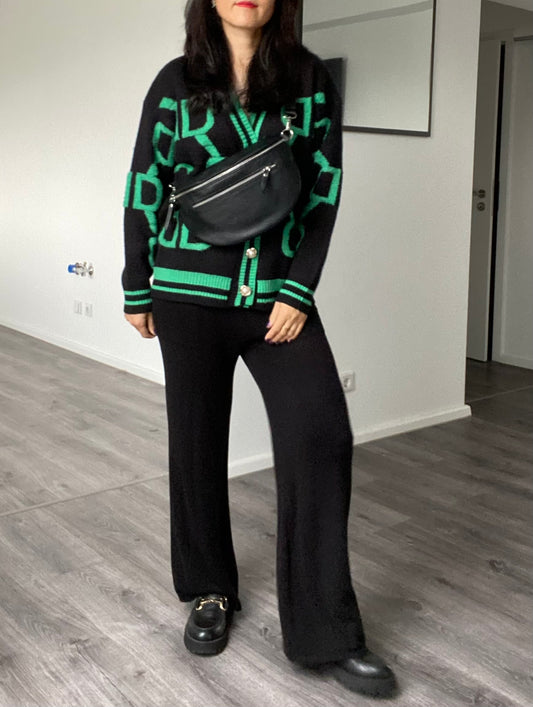 Umhängtasche- Crossbody bag-Brusttasche aus Echtleder +Doppel Fächer in Schwarz