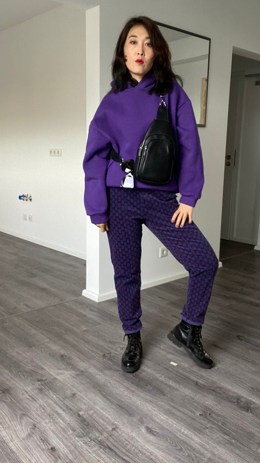 Universe Umhängetasche/Bauchtasche /Handytasche in Schwarz