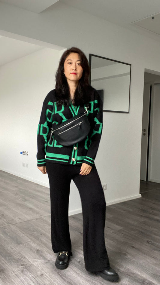 Umhängtasche- Crossbody bag-Brusttasche aus Echtleder +Doppel Fächer in Schwarz